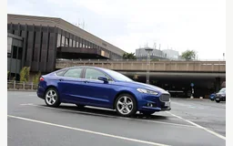 FORD MONDEO V Berline bicorps trois ou cinq portes (CE)