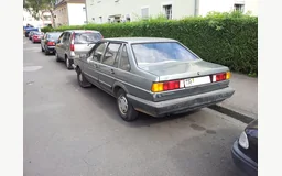 VOLKSWAGEN PASSAT B2 A trois volumes (32B)