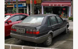 VOLKSWAGEN SANTANA (32B)