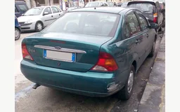 FORD FOCUS I A trois volumes (DFW)