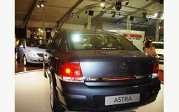 OPEL ASTRA H CLASSIC A trois volumes (A04)