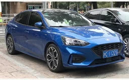 FORD FOCUS IV A trois volumes (HM)