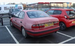 TOYOTA CARINA E VI A trois volumes (_T19_)