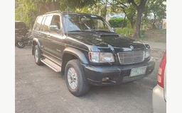 ISUZU TROOPER III Véhicule tout terrain à carrosserie ouverte