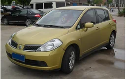 NISSAN TIIDA Berline bicorps trois ou cinq portes (C11)
